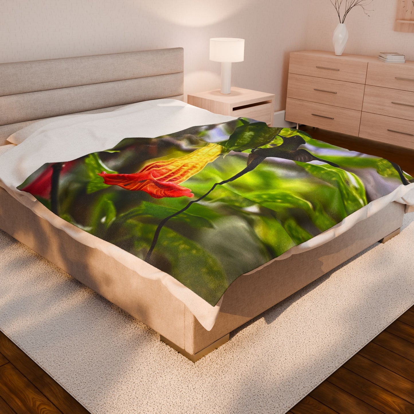 Hummingbird & Trumpet Flower Velveteen Plush Blanket — Soft Nature Throw