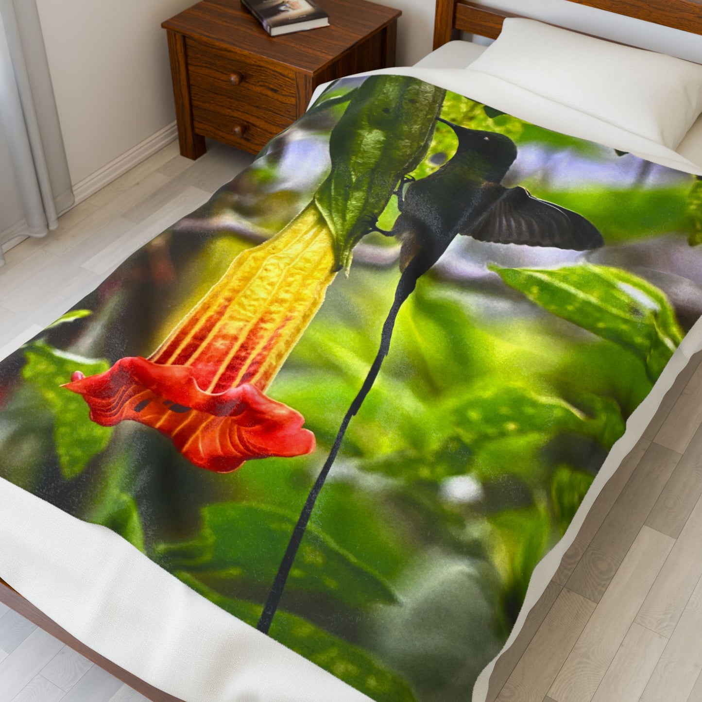Hummingbird & Trumpet Flower Velveteen Plush Blanket — Soft Nature Throw