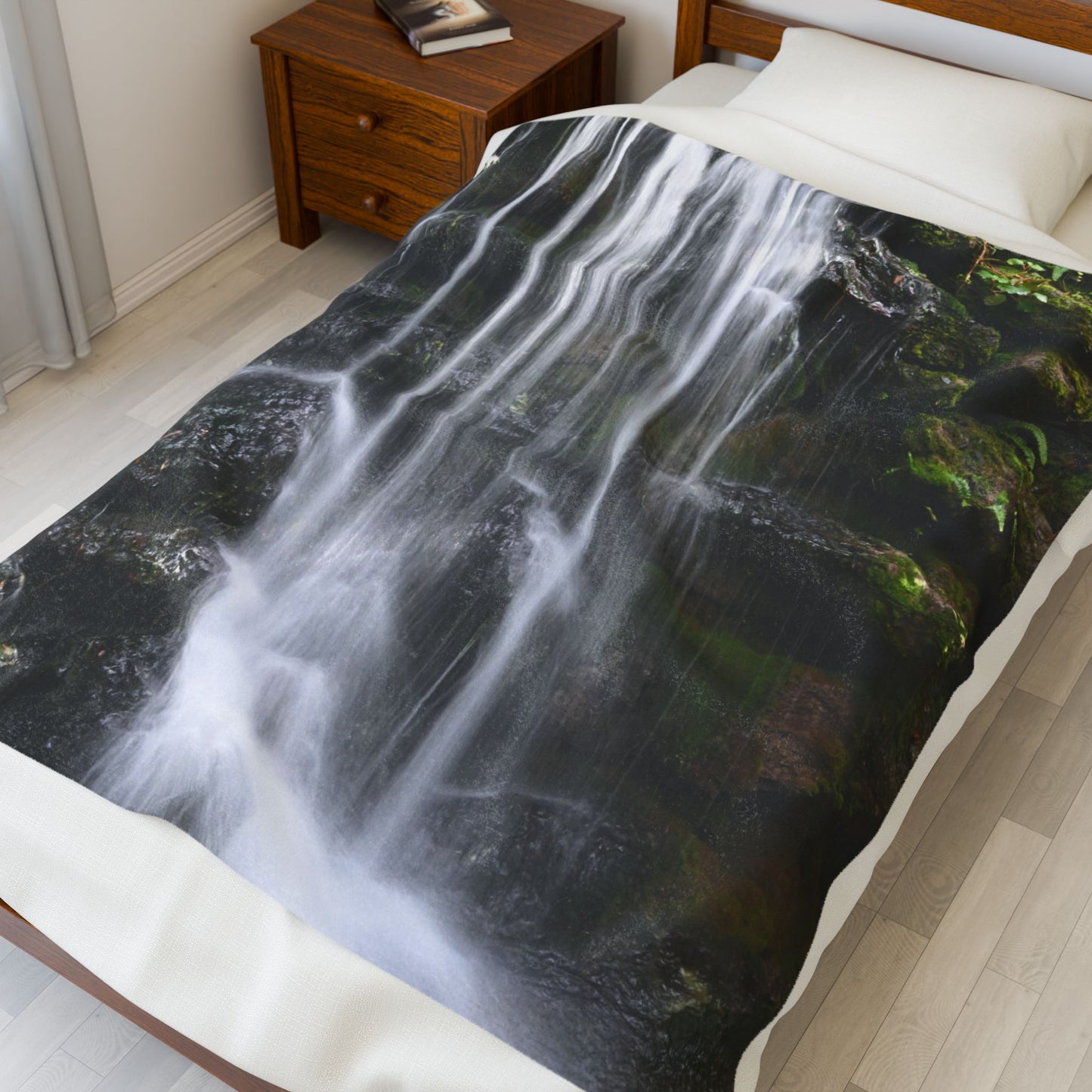 Waterfall Velveteen Plush Blanket – Cozy Nature Print Throw