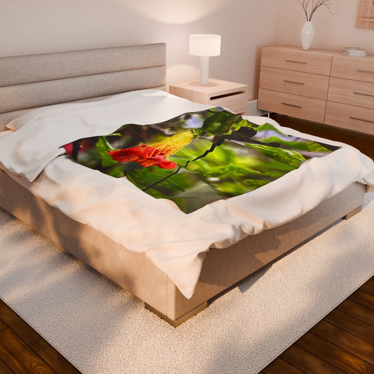 Hummingbird & Trumpet Flower Velveteen Plush Blanket — Soft Nature Throw